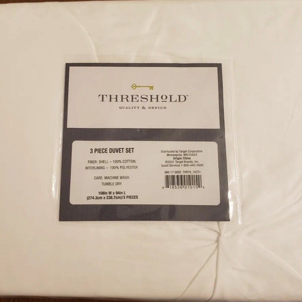 Pinched Pleat 3 Piece Duvet Cover Set - White (King) - Threshold 108"x94" - Picture 4 of 8